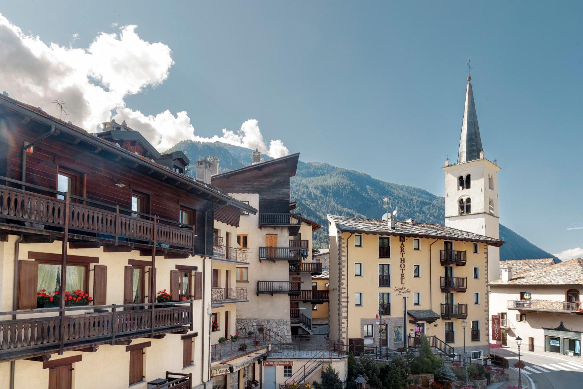 Hellochalet - Maison Paquier - Family Ski Holiday In The Resort Center Valtournenche Ngoại thất bức ảnh